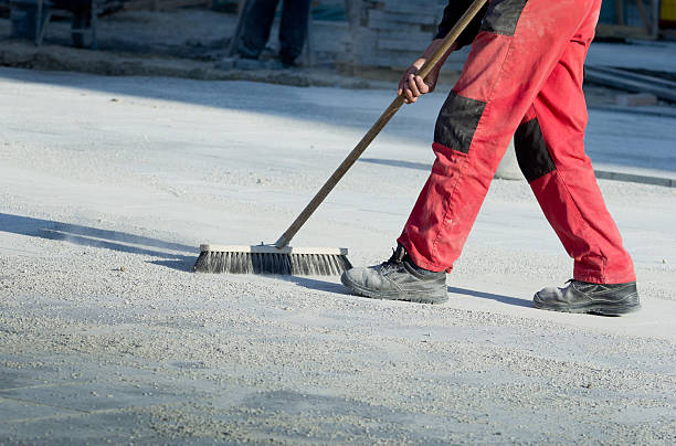 Société de services de nettoyage exceptionnel un agent d'entretien HM Services intervient pour le nettoyage des chantiers